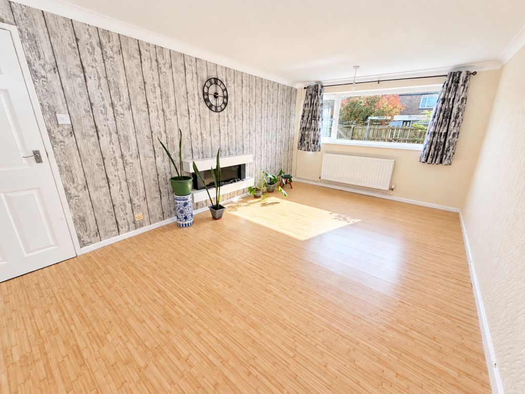 Lismore Walk, Corby, NN17 2PR photo 2