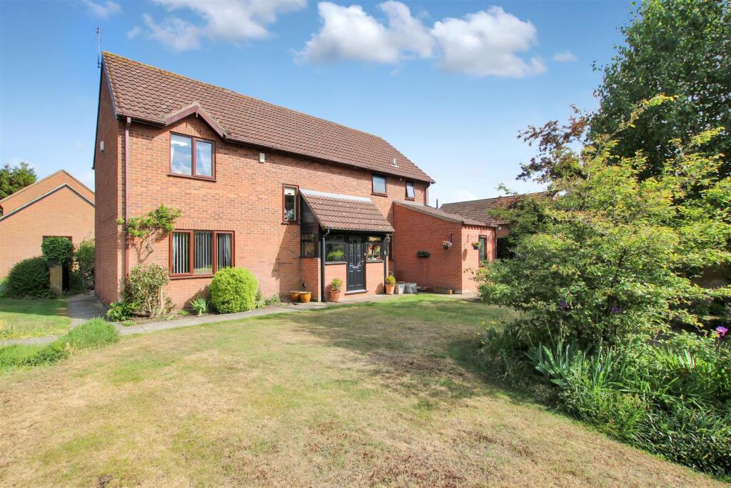 4-bed detached on Lady Frances Drive, Market Rasen, £380,000