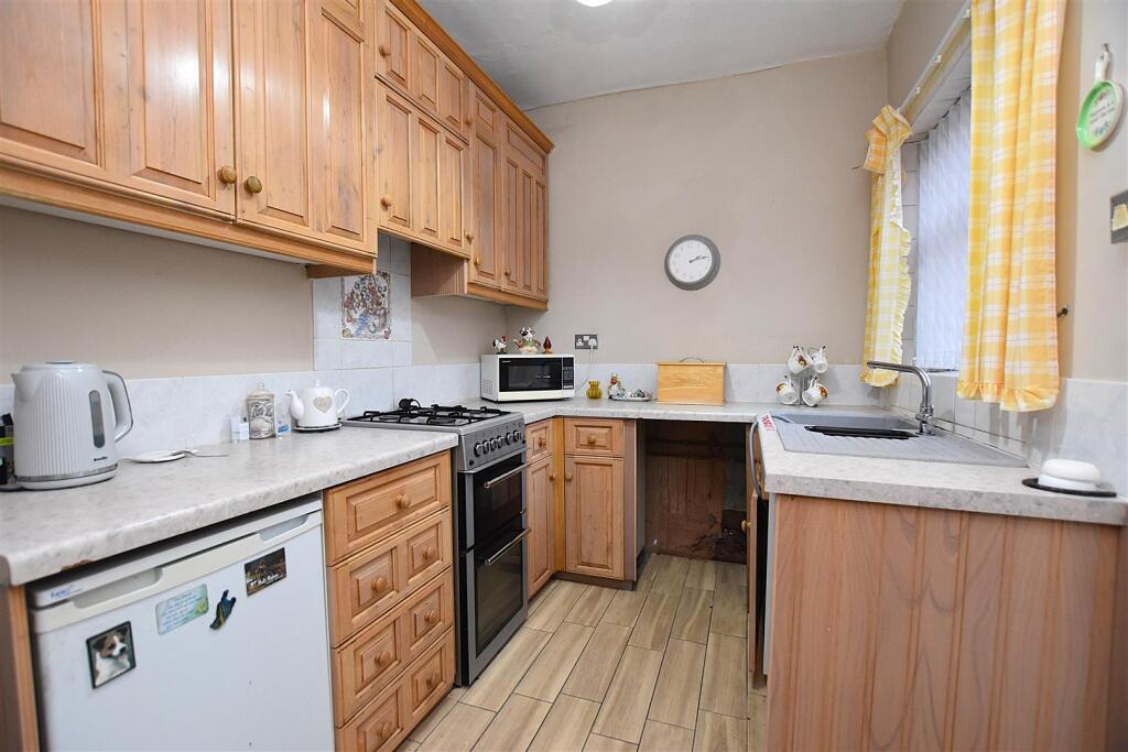 Beech Avenue, Rhosllanerchrugog, Wrexham photo 5