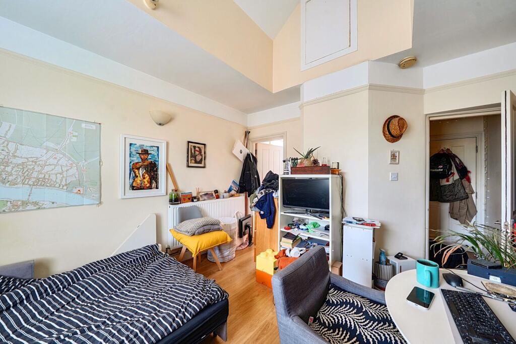Studio flat for rent