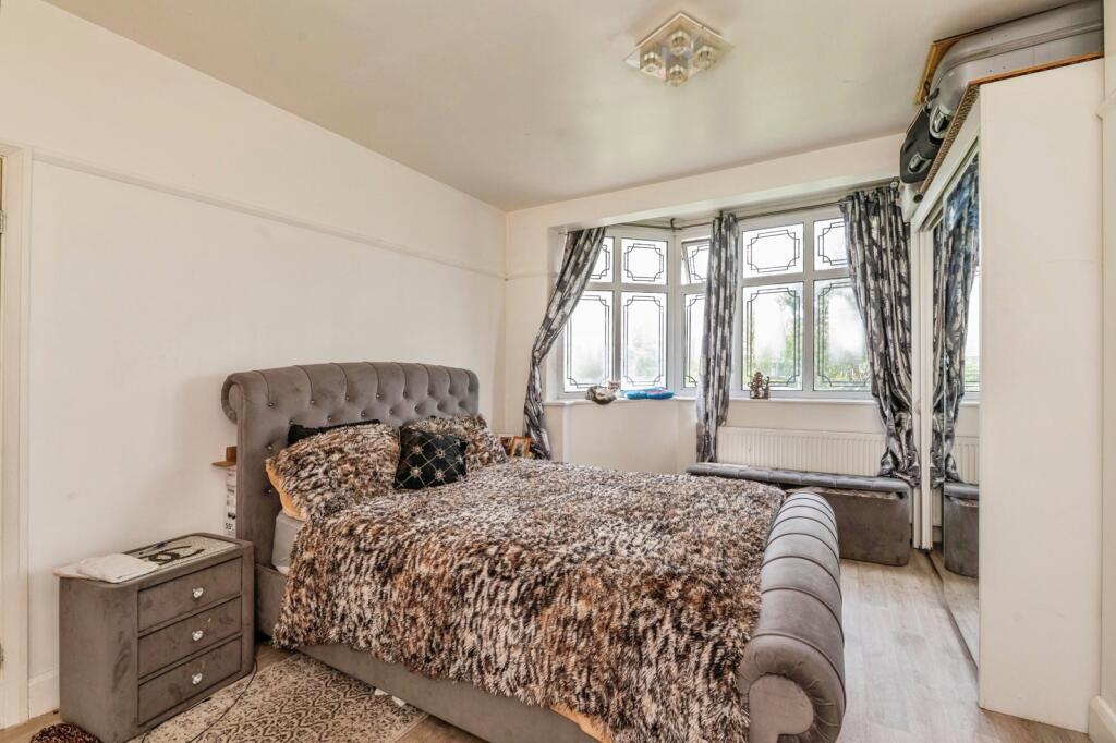 Apartment in Southend-on-Sea - View 4