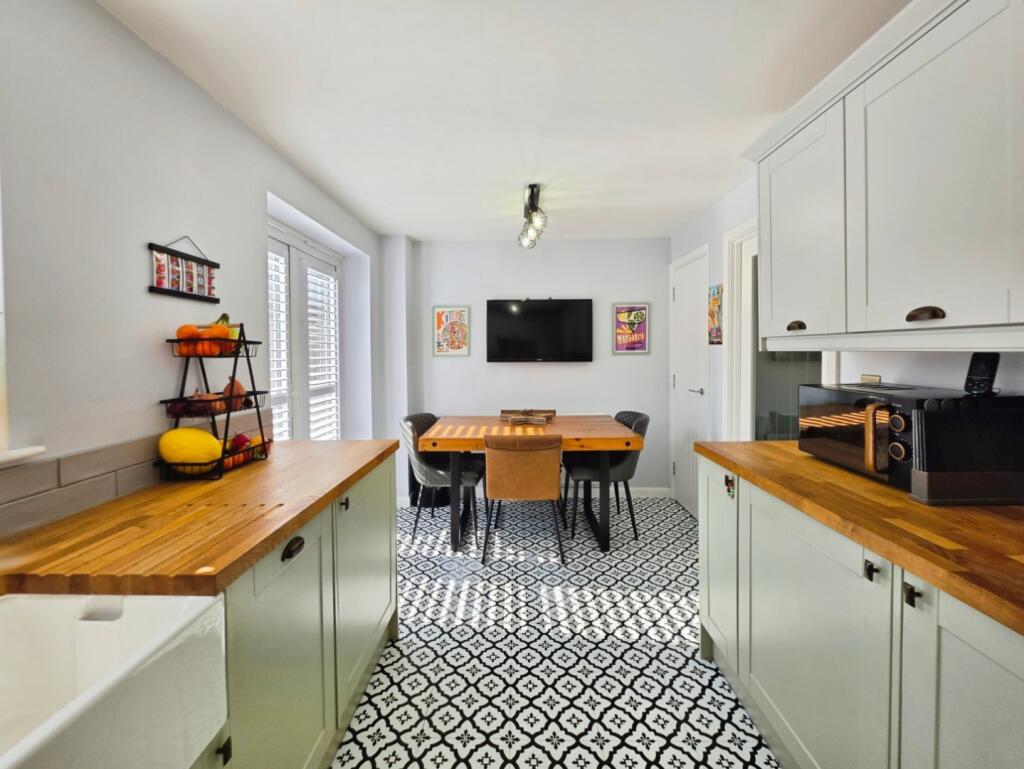 House in Stoke-on-Trent - More