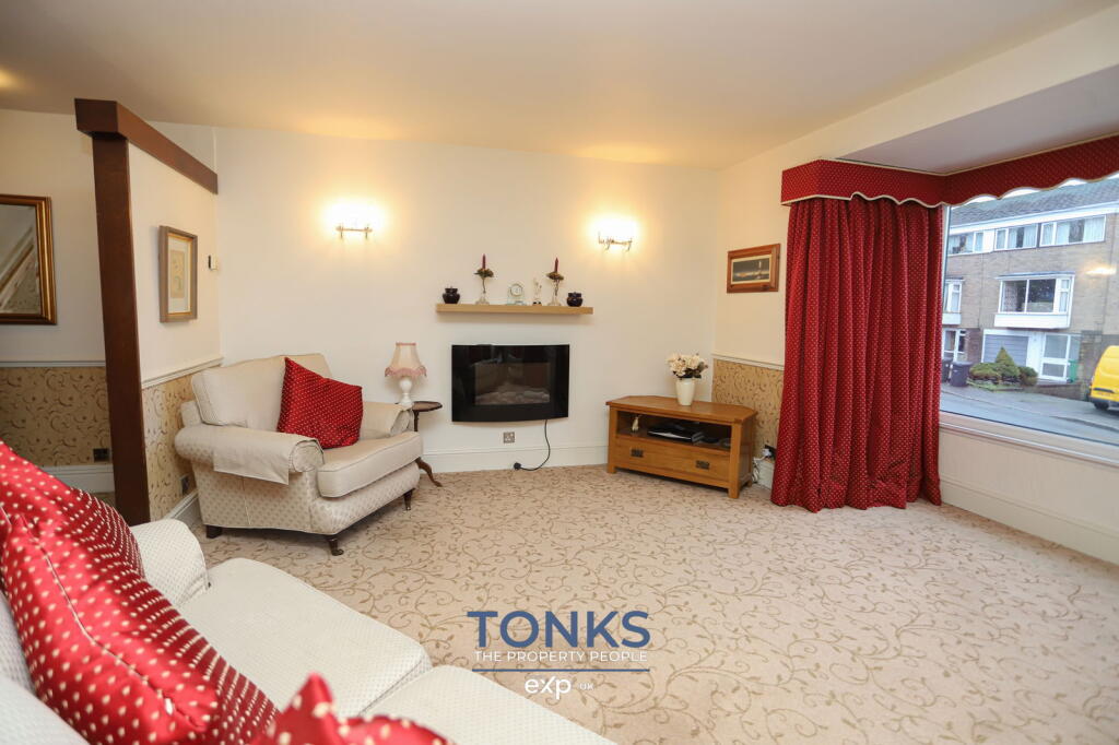 House in Dudley, West Midlands - More