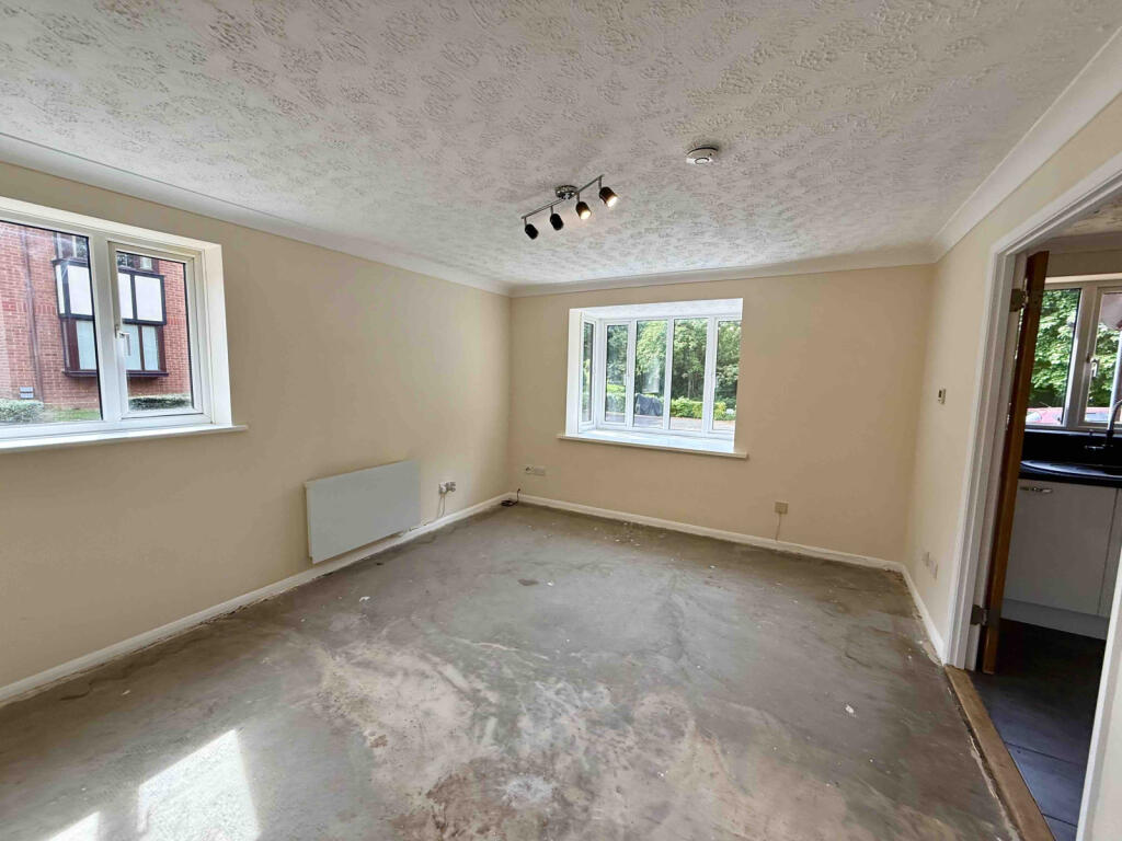 Apartment in Felixstowe, Grange Farm - View 6