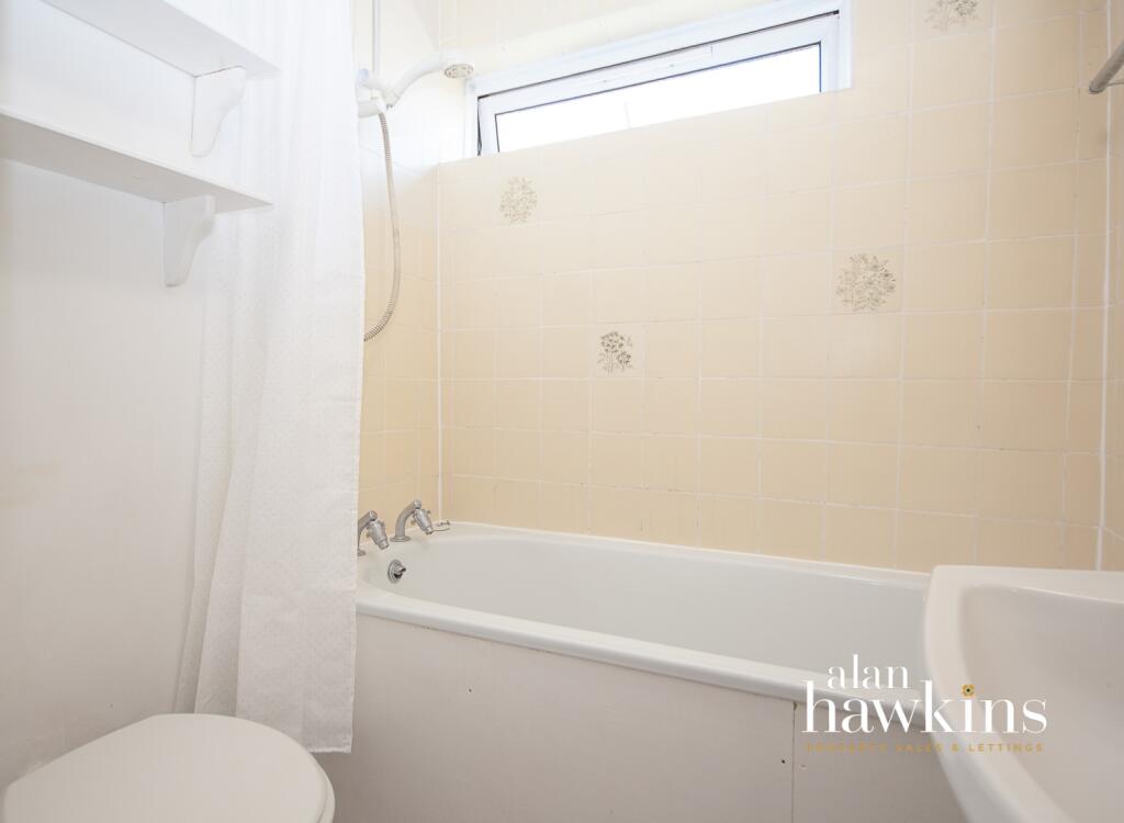 Apartment in Royal Wootton Bassett, Wiltshire - View 4