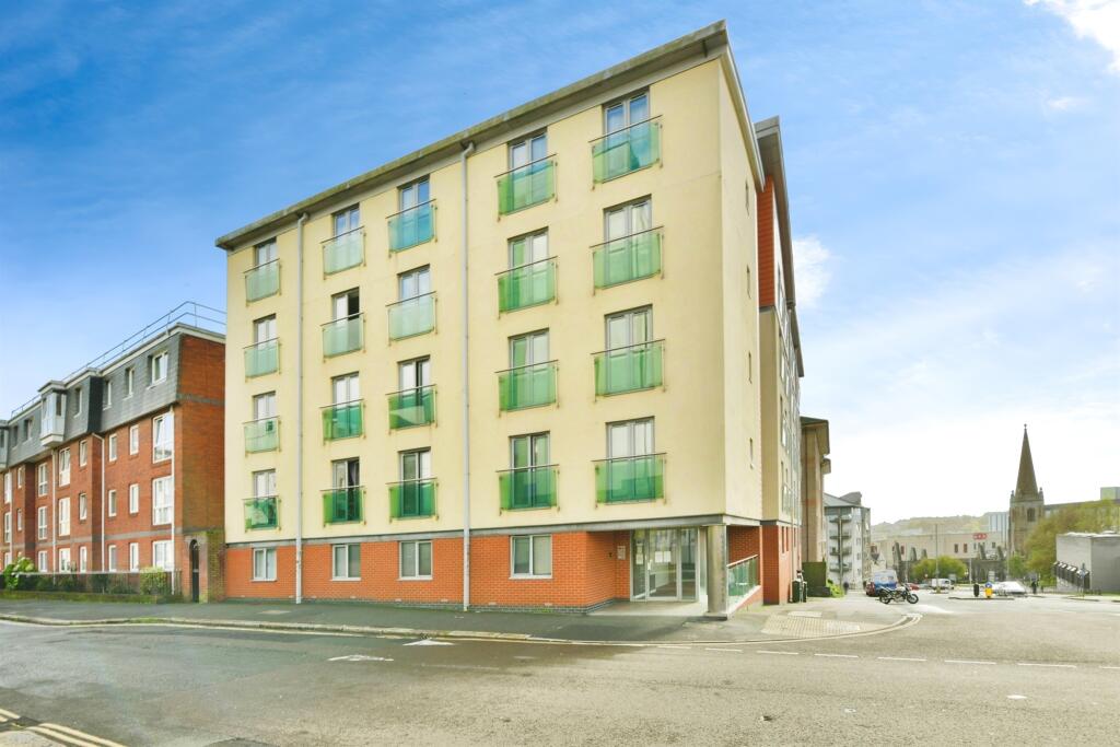 Studio flat on Regent Street, Plymouth, £75,000