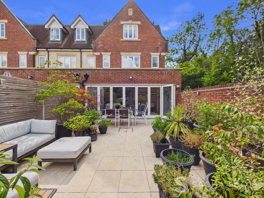 House in Tadworth, Kingswood - View 4
