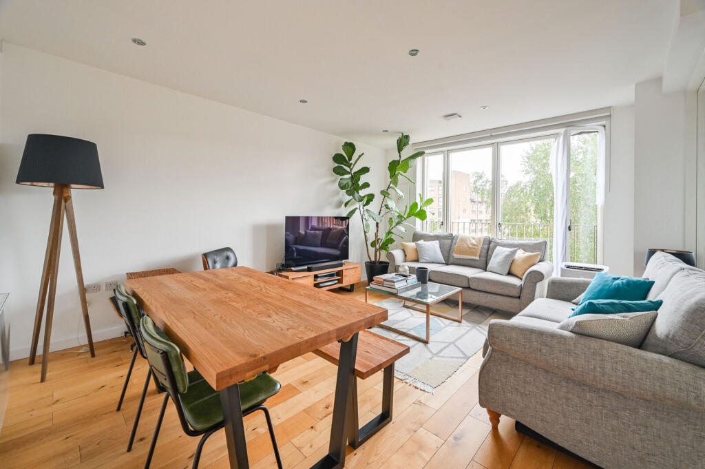 Apartment in London - More
