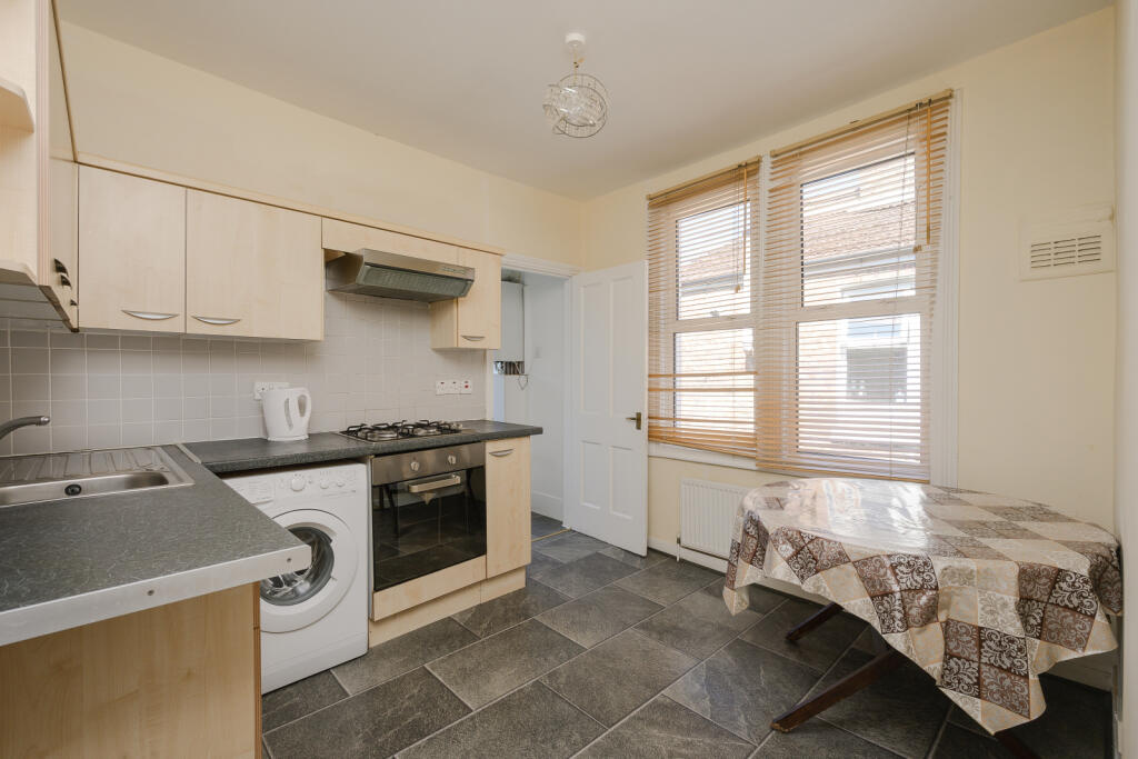 College Road, London, SW19 photo 3