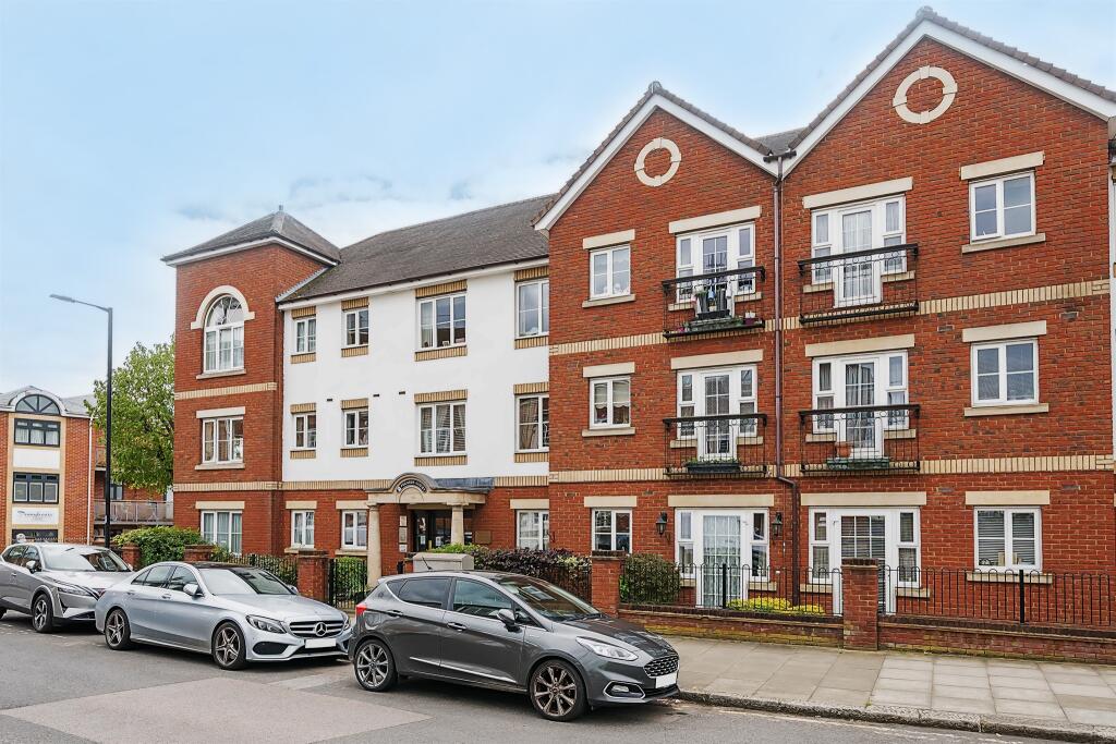 1-bed house on Green Lanes, London, £250,000