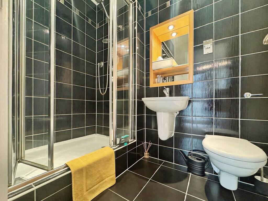 Apartment in Leeds - View 3