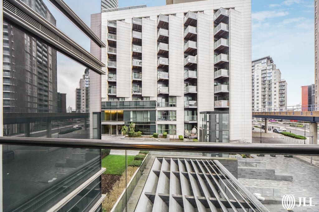 Apartment in London, St John's Estate, Isle of Dogs - More