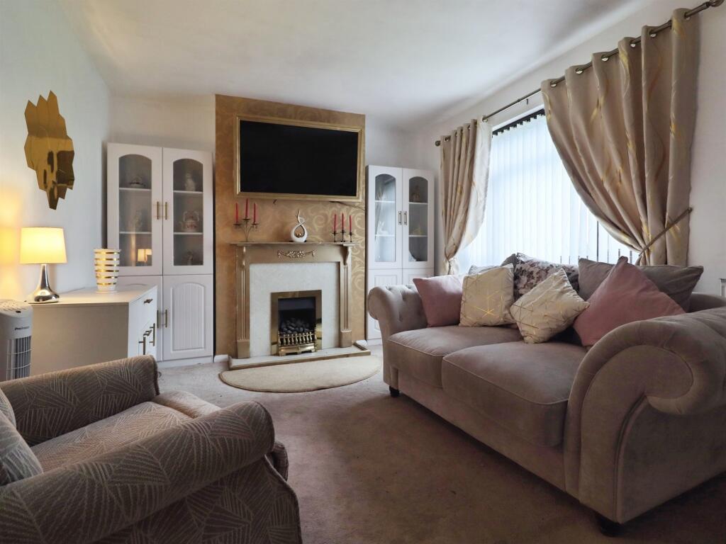 Apartment in Cardiff, Llanrumney - View 2