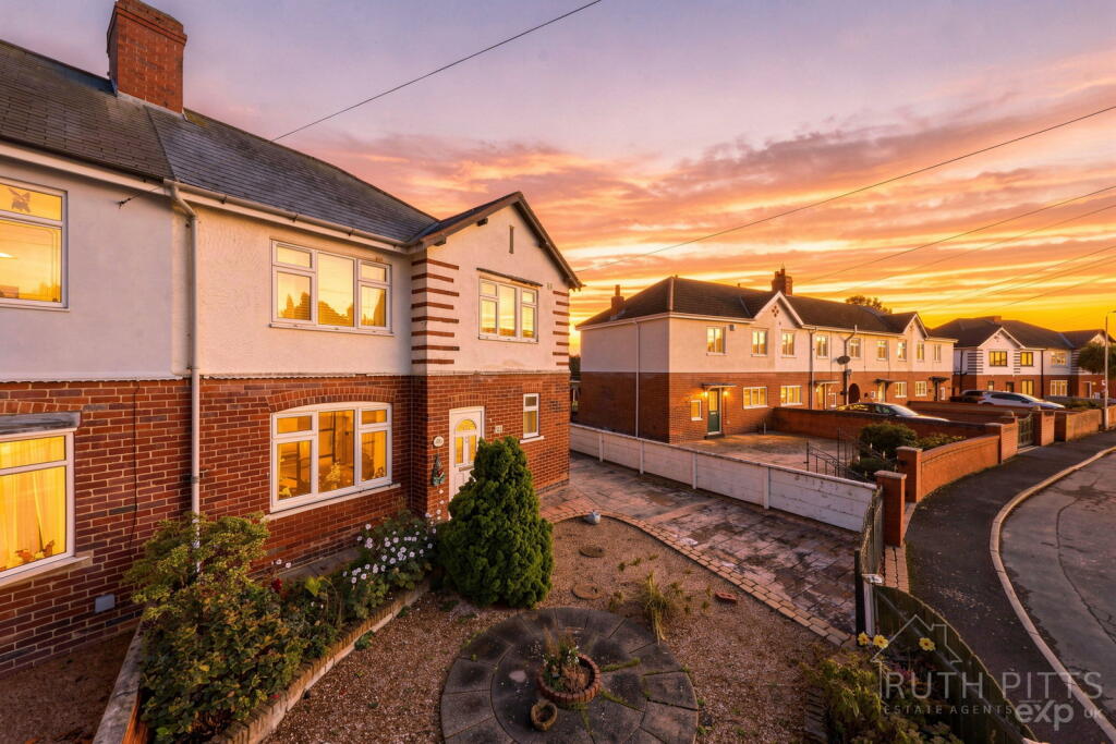 House in Wakefield - View 3