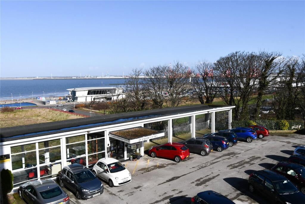 Apartment in Wirral, Liverpool City Region - View 3