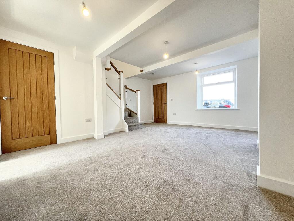 Wakefield Road, Lepton, HD8 photo 4