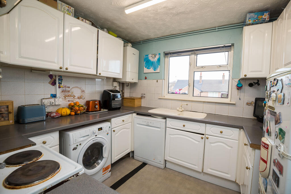 Ffordd Powell, Wrexham, LL11 photo 2