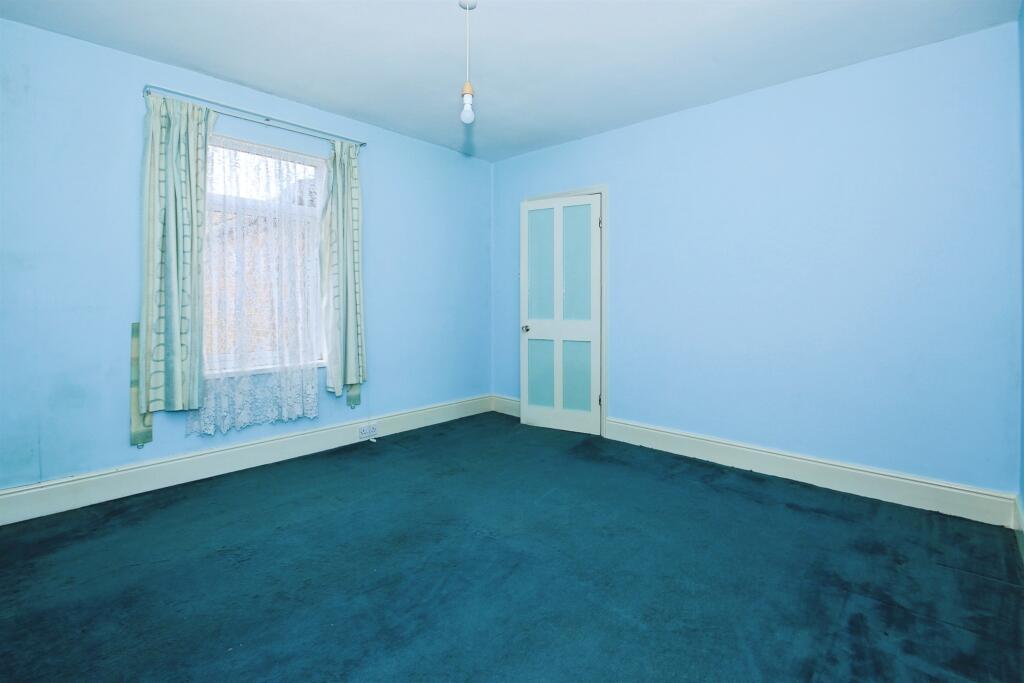 House in Peterborough, West Town - More