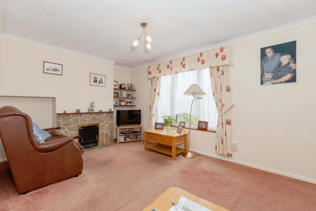 Arun Road, Billingshurst, RH14 - More