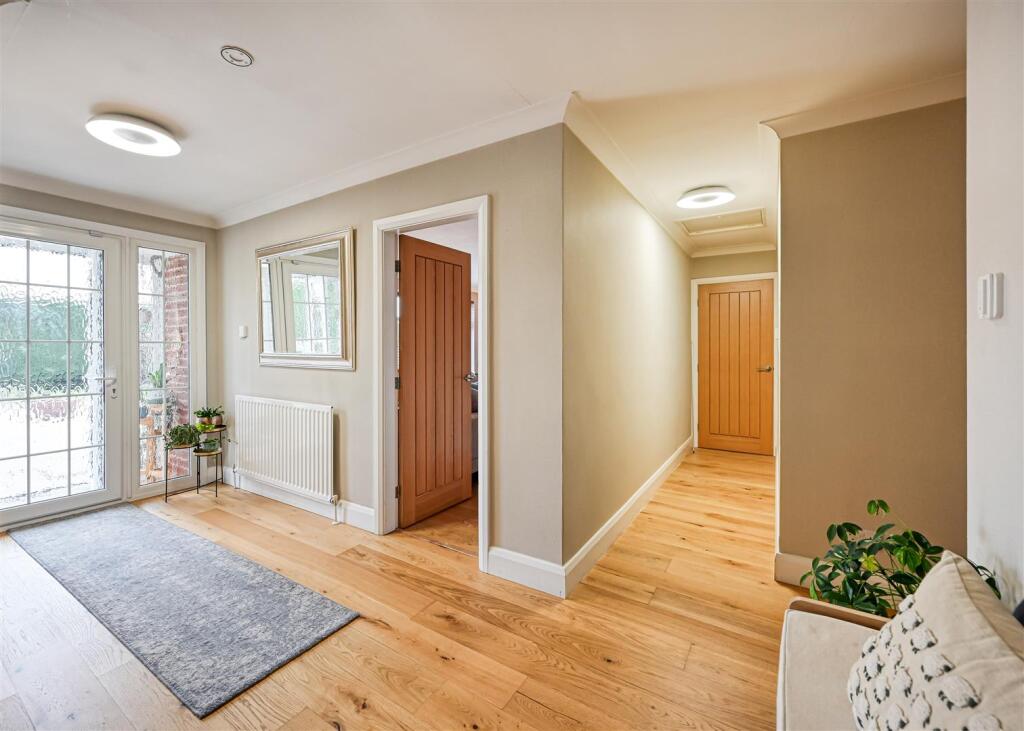 Westview, 30 Wolverhampton Road, Pattingham, Wolverhampton, WV6 7AF photo 4