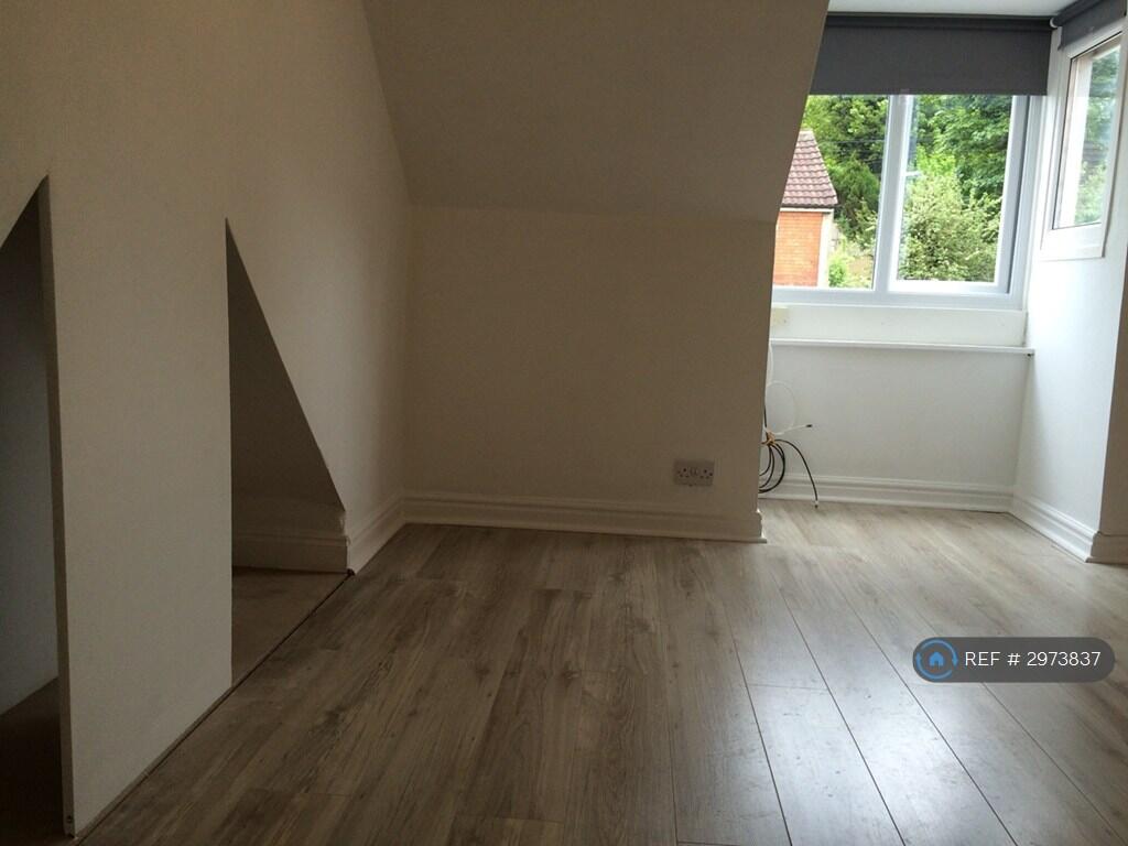 Apartment in Swindon - View 2