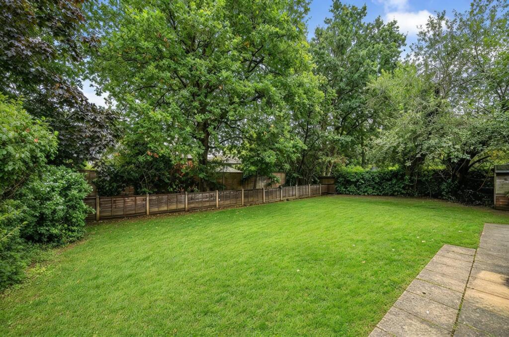 House in Woking, Surrey - View 4