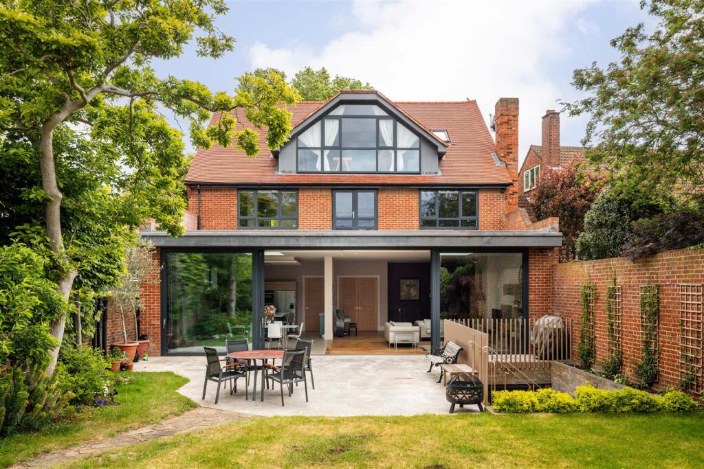 Main image of property: Hartington Road, W4