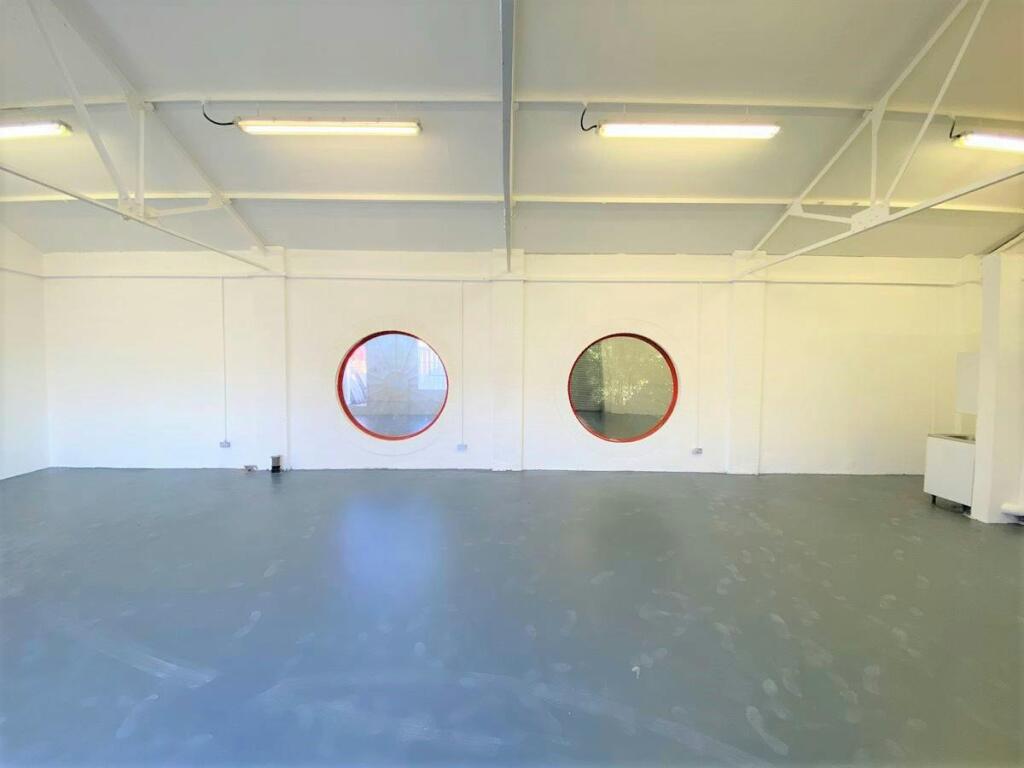 Set Star Estate  Unit 10 8.JPG