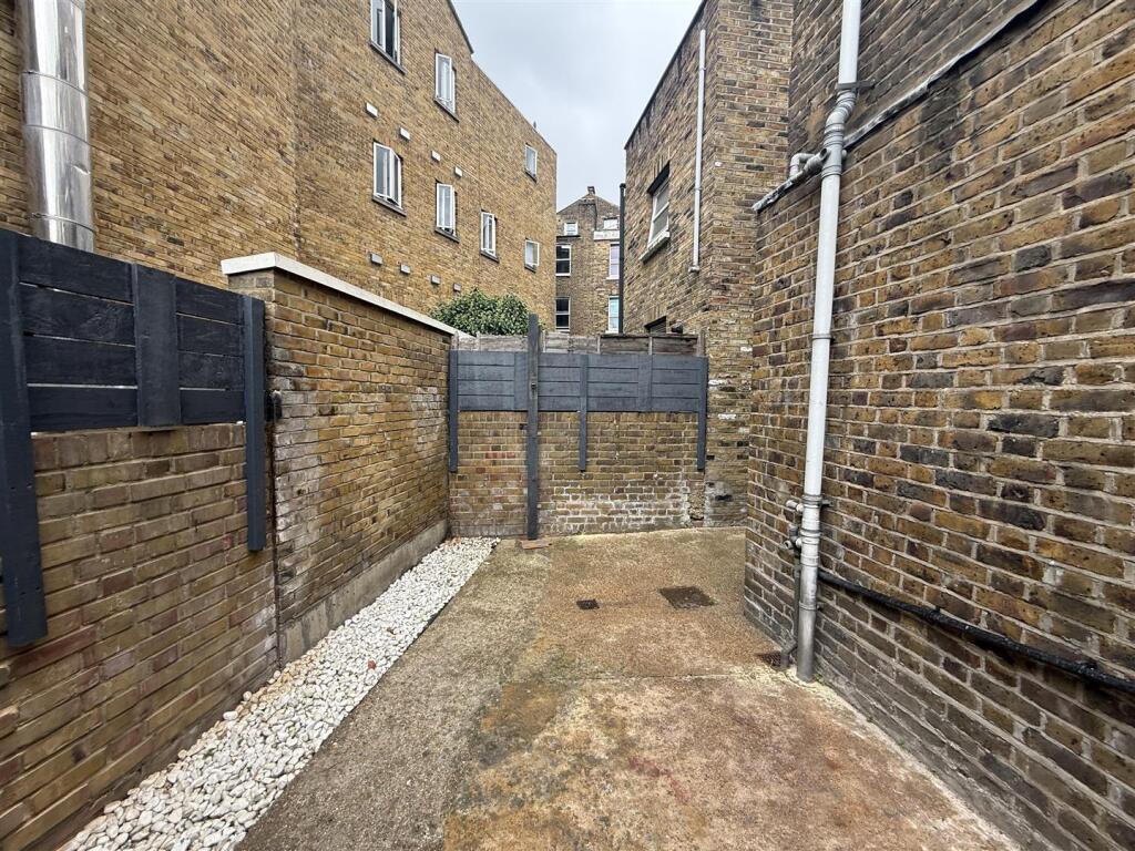 Apartment in London - View 5