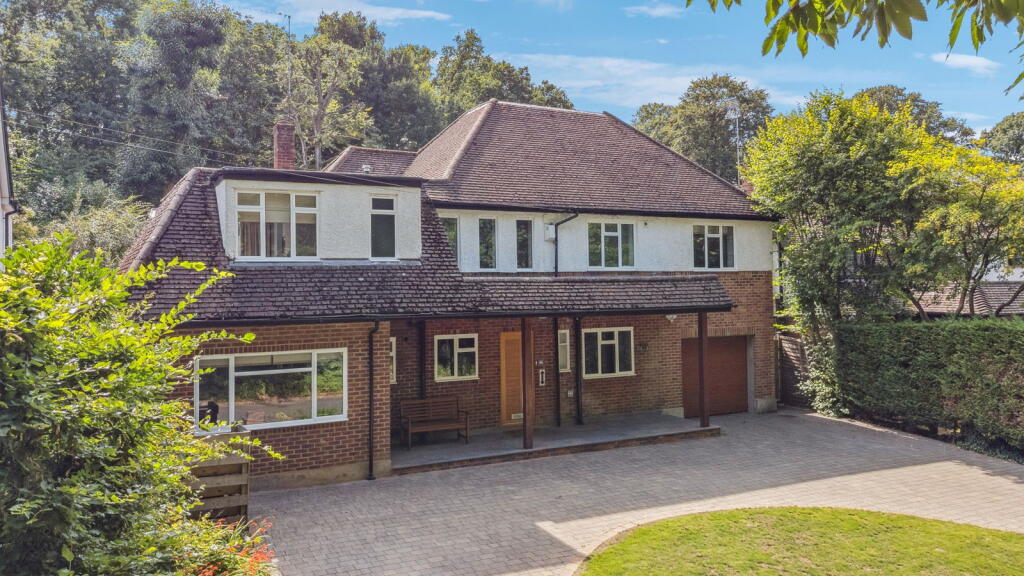 Main image of property: Grovewood Close, Chorleywood, Herts, WD3 5PX
