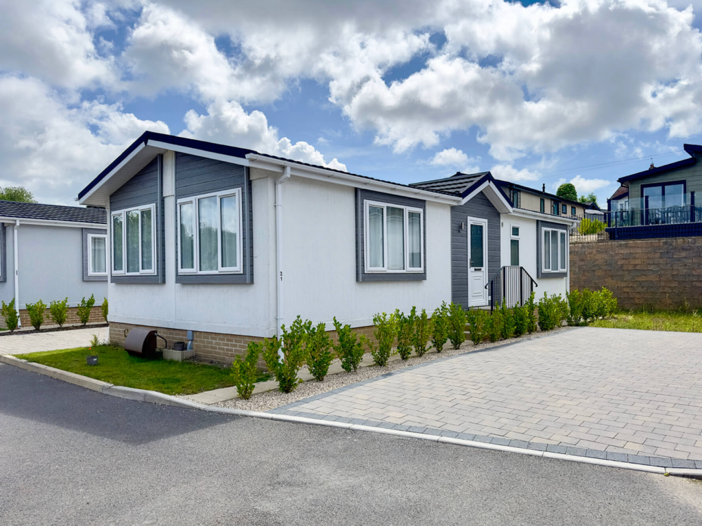 2-bed caravan on Wimborne Country Park, Candy’s Lane, Wimborne, BH21 3EF, £300,000