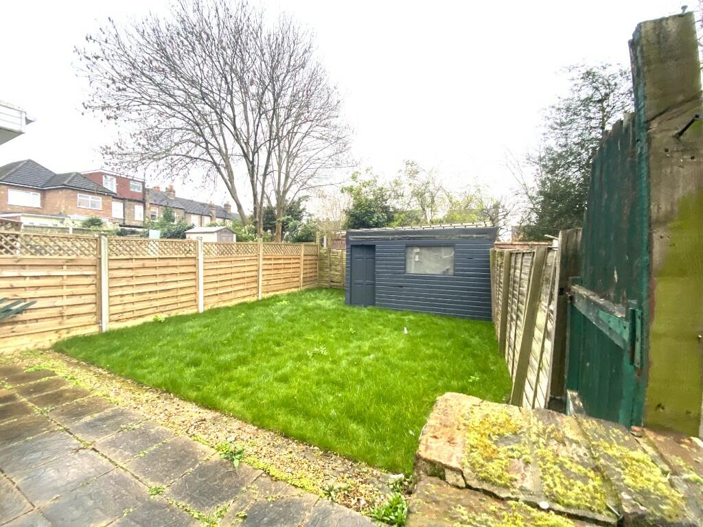 Main image of property: Oak Wood Close, Chigwell, Essex, IG8