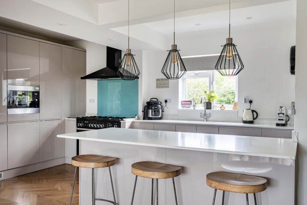 Turners Mead, Chiddingfold, Godalming, GU8 - View 6