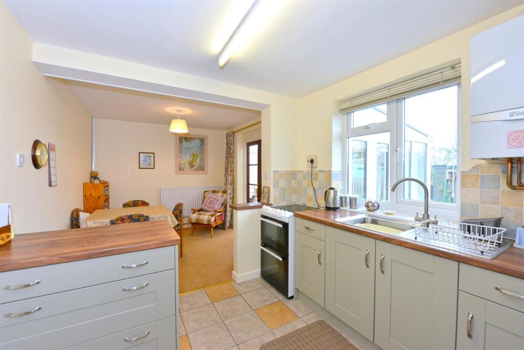 Langford Avenue, Bayston Hill, Shrewsbury photo 4
