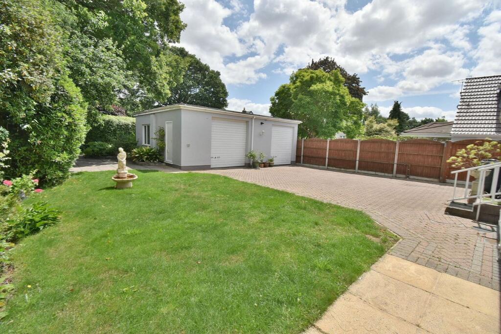 House in Ferndown, Ferndown Town Centre - View 2