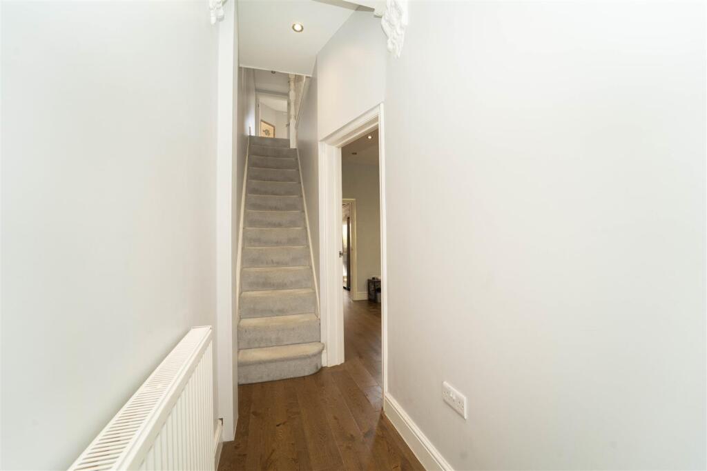 House in Manchester, Old Trafford - View 4