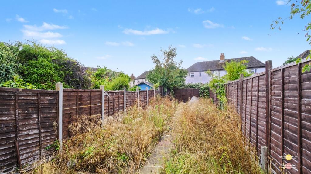 16 The Croft, Maidenhead, Berkshire, SL6 4BA photo 4