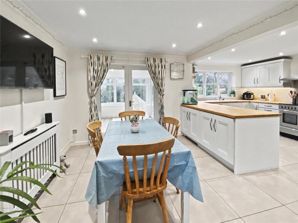 Chapel Close, Halberton, Tiverton, Devon, EX16 photo 2