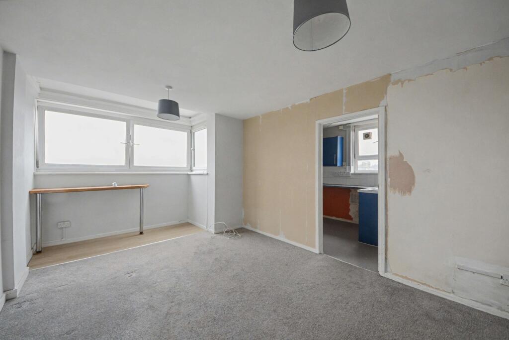 Apartment in Enfield - View 4