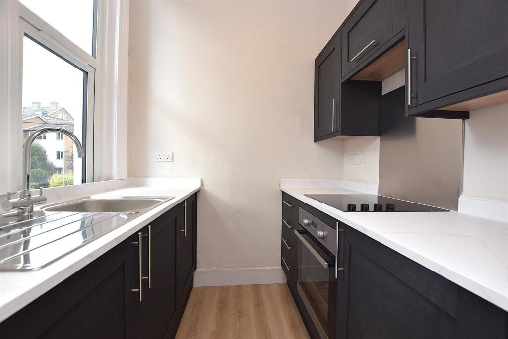 Apartment in St Leonards-on-Sea, St Leonards Green - View 3