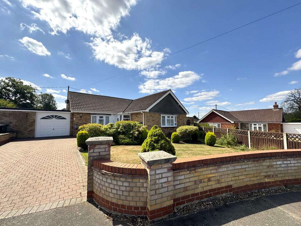 2-bed detached on SOUTH WOOTTON - Link-Detached 2 Bed Bungalow on Quiet Cul-De-Sac, £340,000