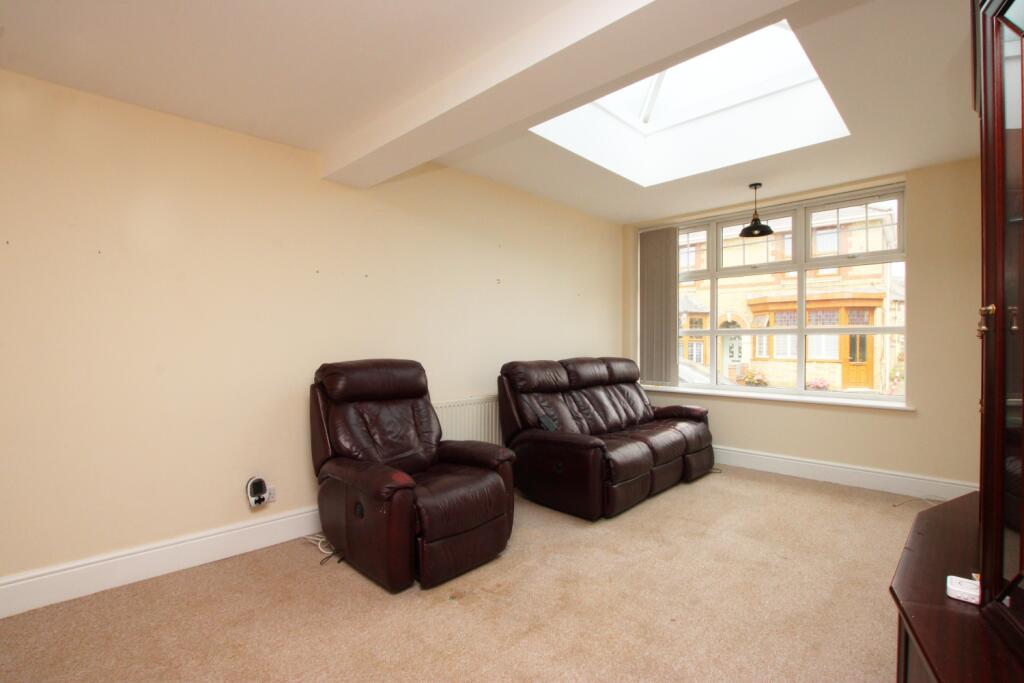 Apartment in Woodford - View 3