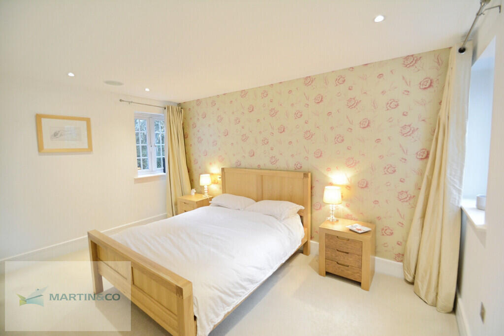 Apartment in Kingston upon Thames - View 5