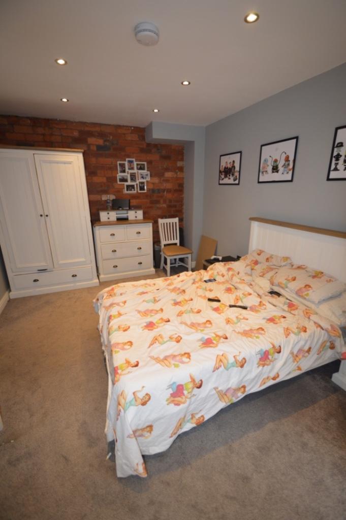 6 bedroom terraced house for rent