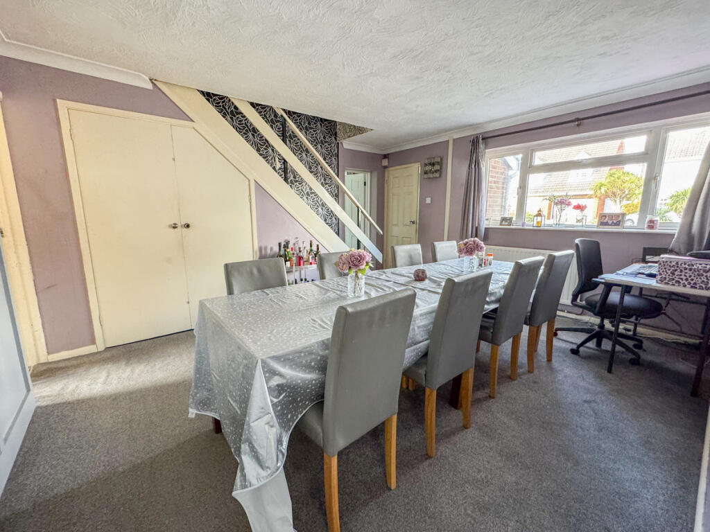 House in Southend-on-Sea, Eastwood - More