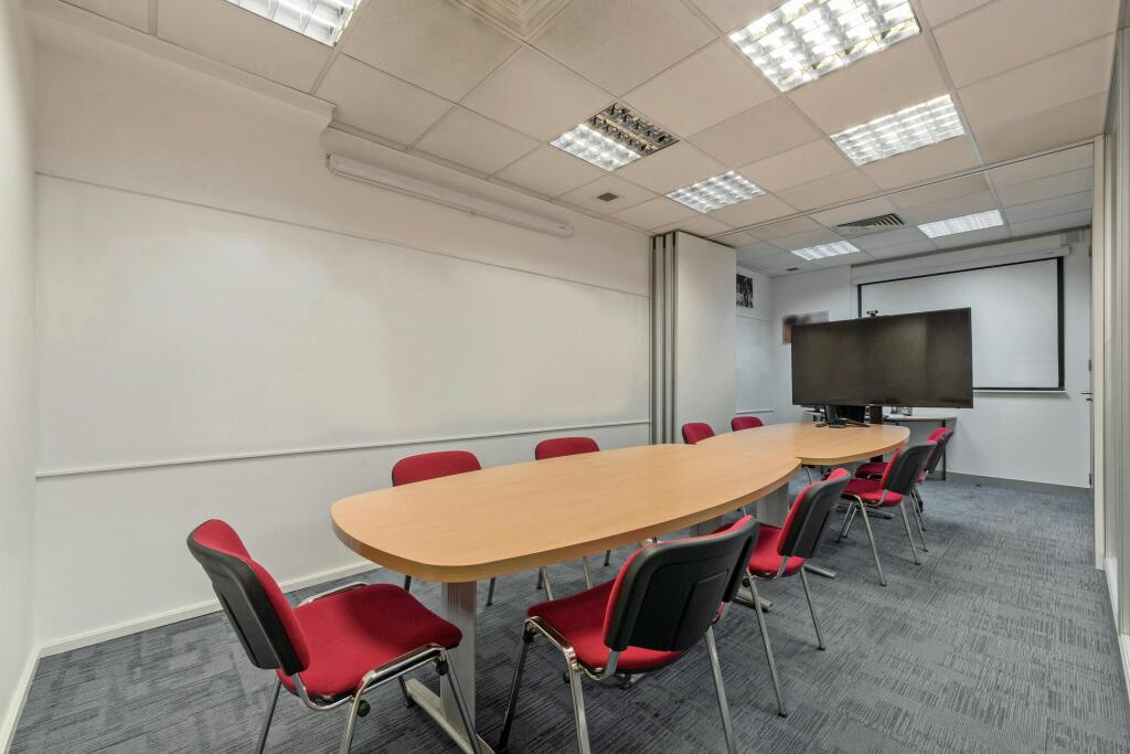 OFFICE4.jpg