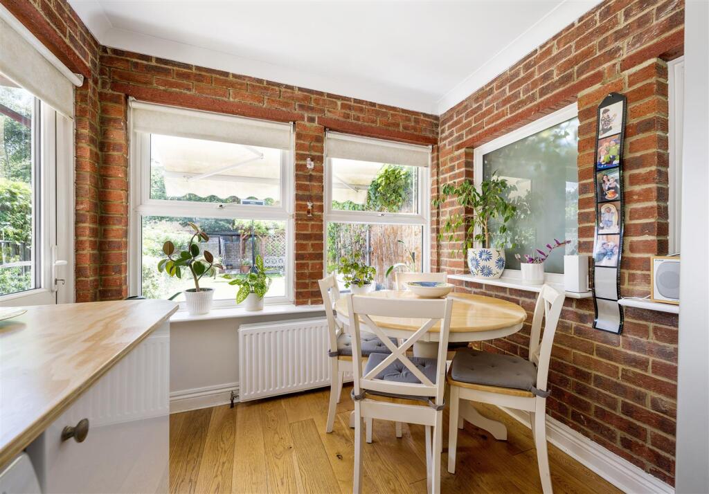 House in London, Royston Parade, Highams Park - More