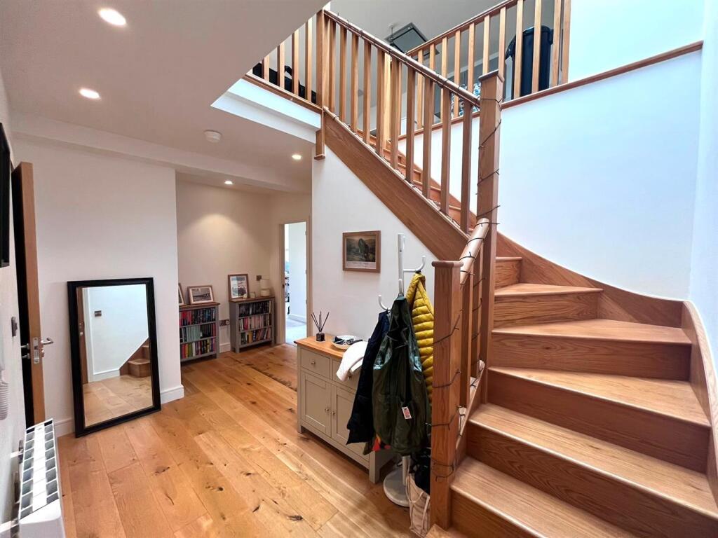 Apartment in Bradford - More