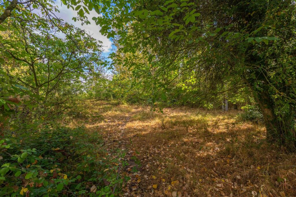 Evesham Road, Harvington, Nr. Evesham - More