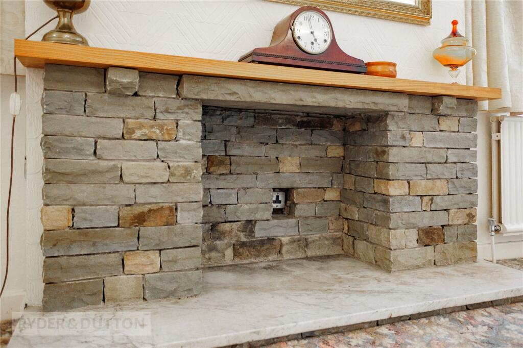 Kinders Crescent, Greenfield, Saddleworth, OL3 - More